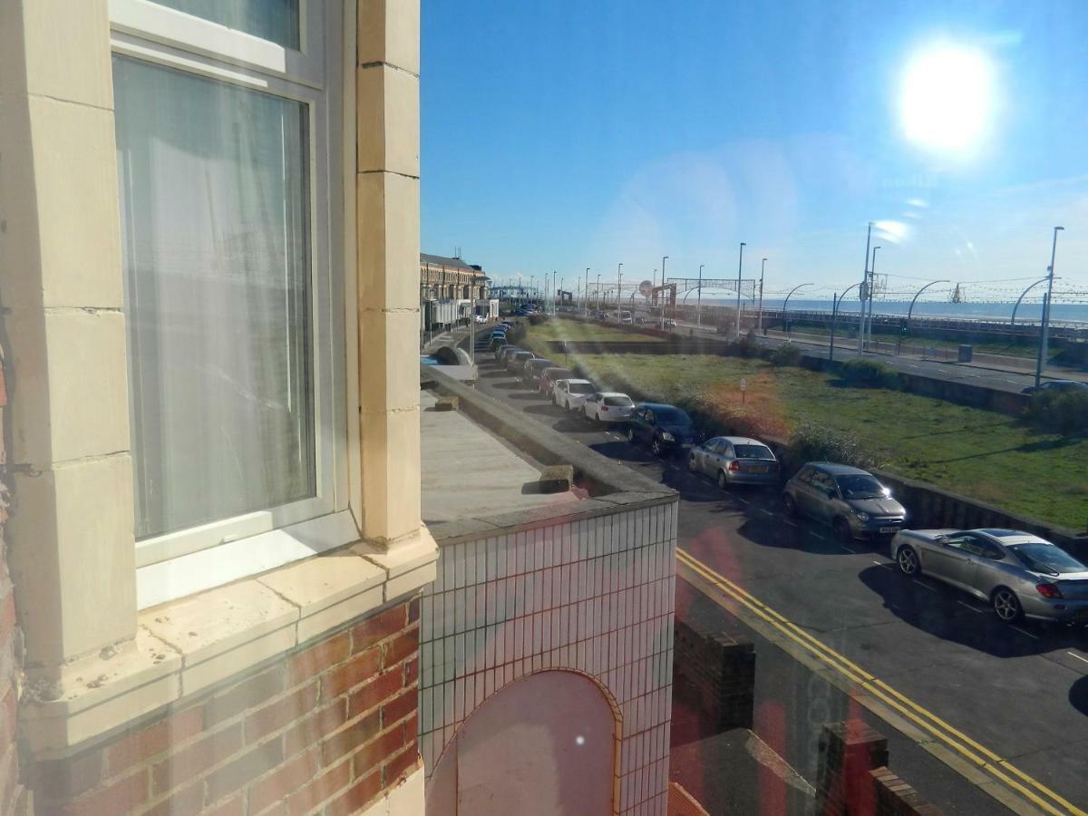 Ocean Bay Hotel Blackpool Buitenkant foto